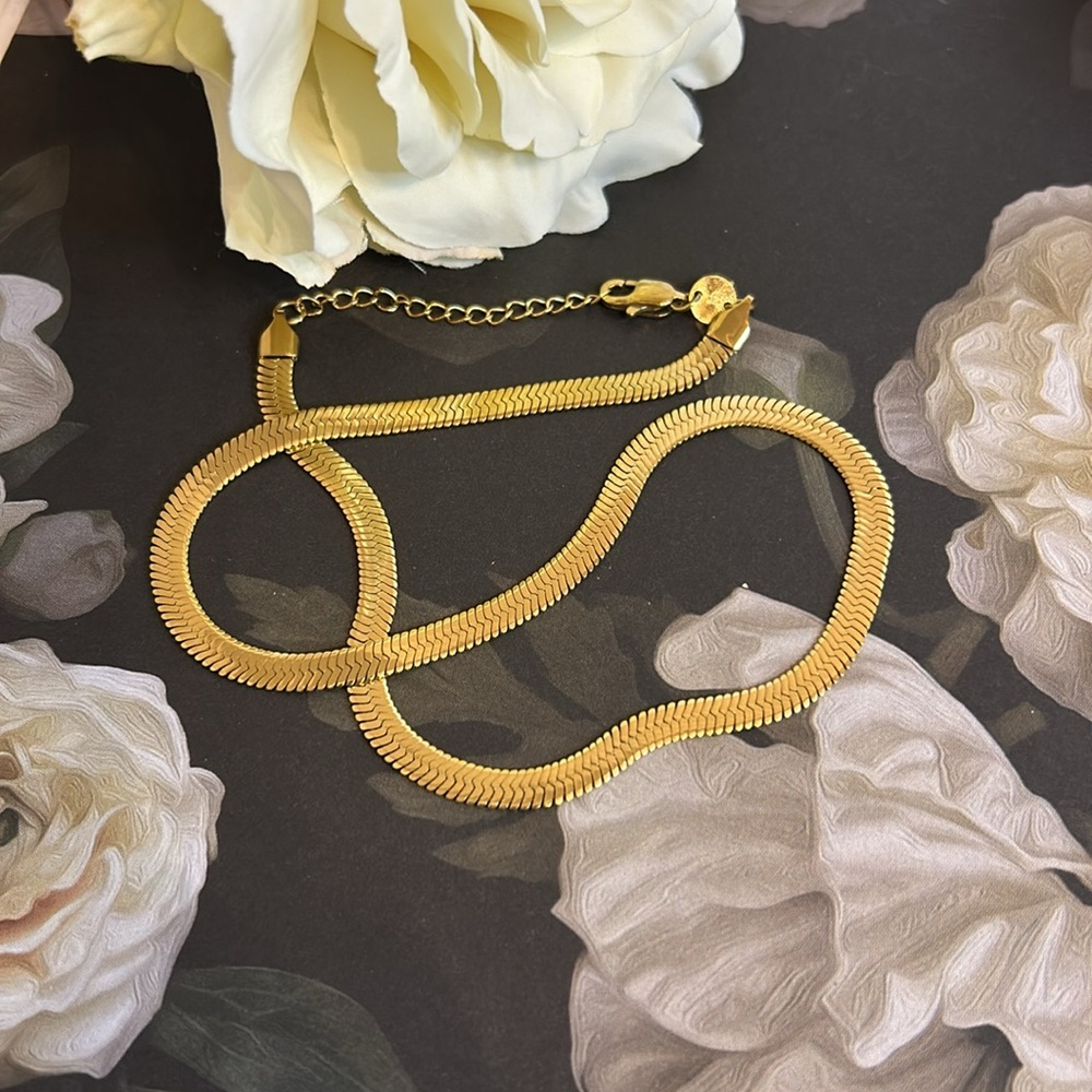Jennifer Zeuner Gold Hamilton Necklace NWT (Herringbone)